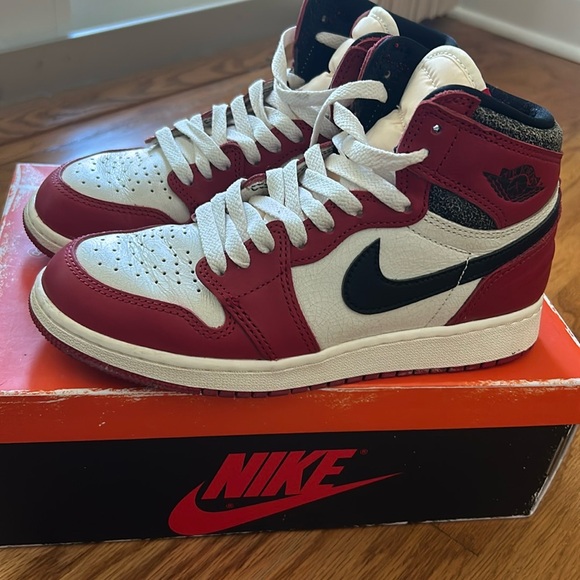 AIR JORDAN Youth size 5 fits women’s sizes 6 -worn once - excellent condition - Picture 4 of 5